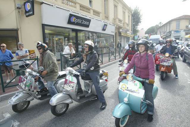 VESPAS ET BIKINIS134.JPG